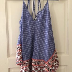 Strappy blouse with a unique pattern